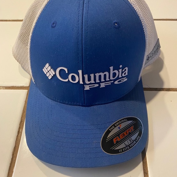 Columbia Other - Fitted Columbia hat
